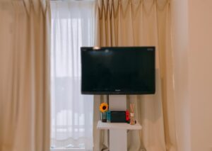 レビュー】ニトリの首振り壁寄せテレビスタンドS-WAT - バンログ